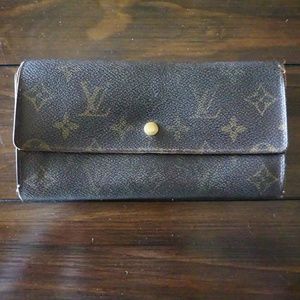 LOUIS VUITTON Monogram Sarah Wallet